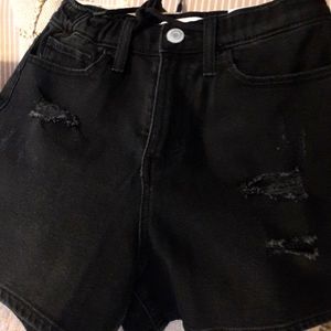NWT!  Black SO Boyfriend short Sz 3. W26.